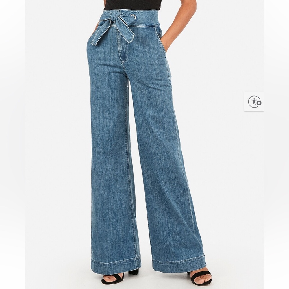 Express Blue Flare & Wide Leg Jeans fits like a sz 5/6